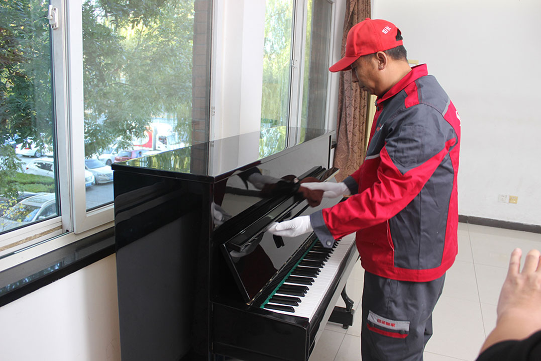 專業(yè)鋼琴搬運(yùn) 義烏喬喜搬家公司專業(yè)鋼琴搬運(yùn)現(xiàn)場